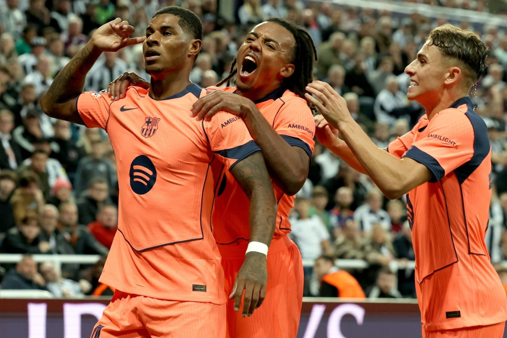 Barca thắng Newcastle 2-1: Đẳng cấp Marcus Rashford