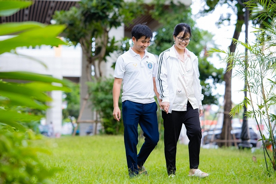 Chồng chia đôi lá gan cứu vợ: Khi tình yêu và y học hòa nhịp