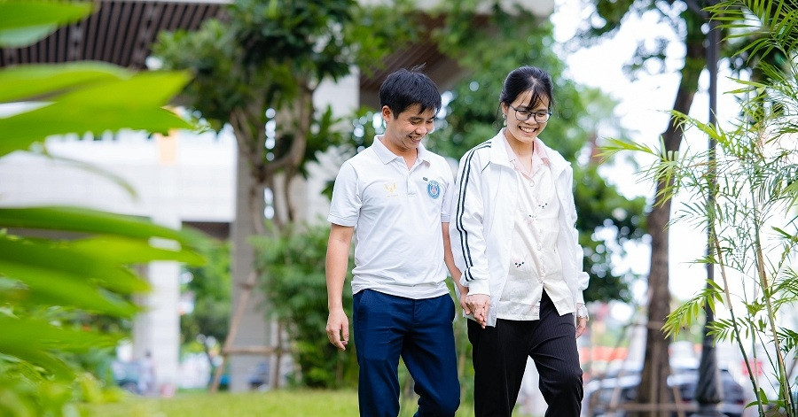 Chồng chia đôi lá gan cứu vợ: Khi tình yêu và y học hòa nhịp