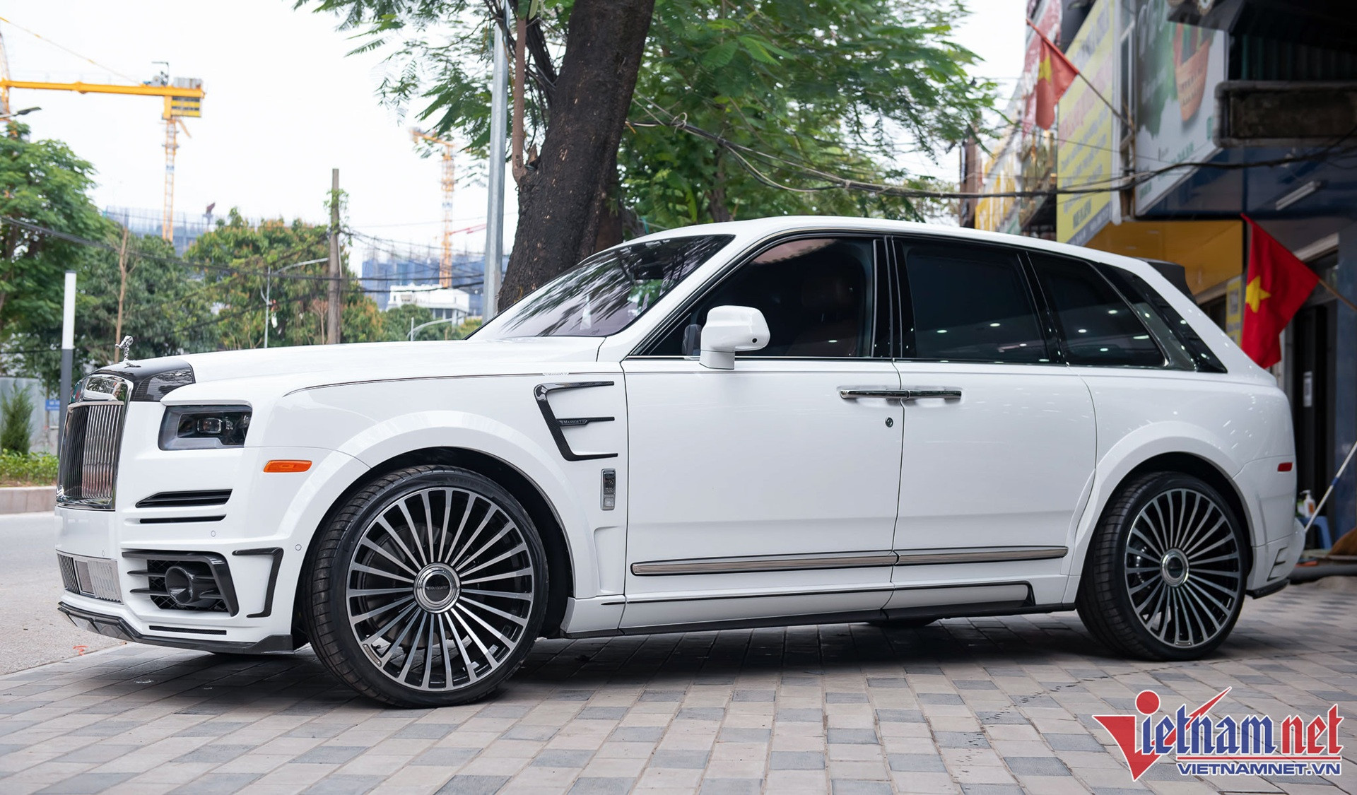 cullinan mansory 11.jpg