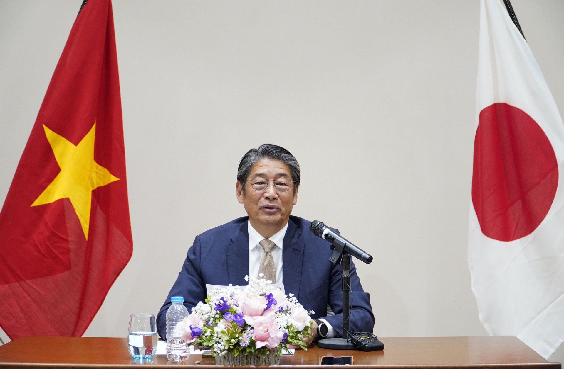 DAI SU NHAT BAN 3 ok.jpg