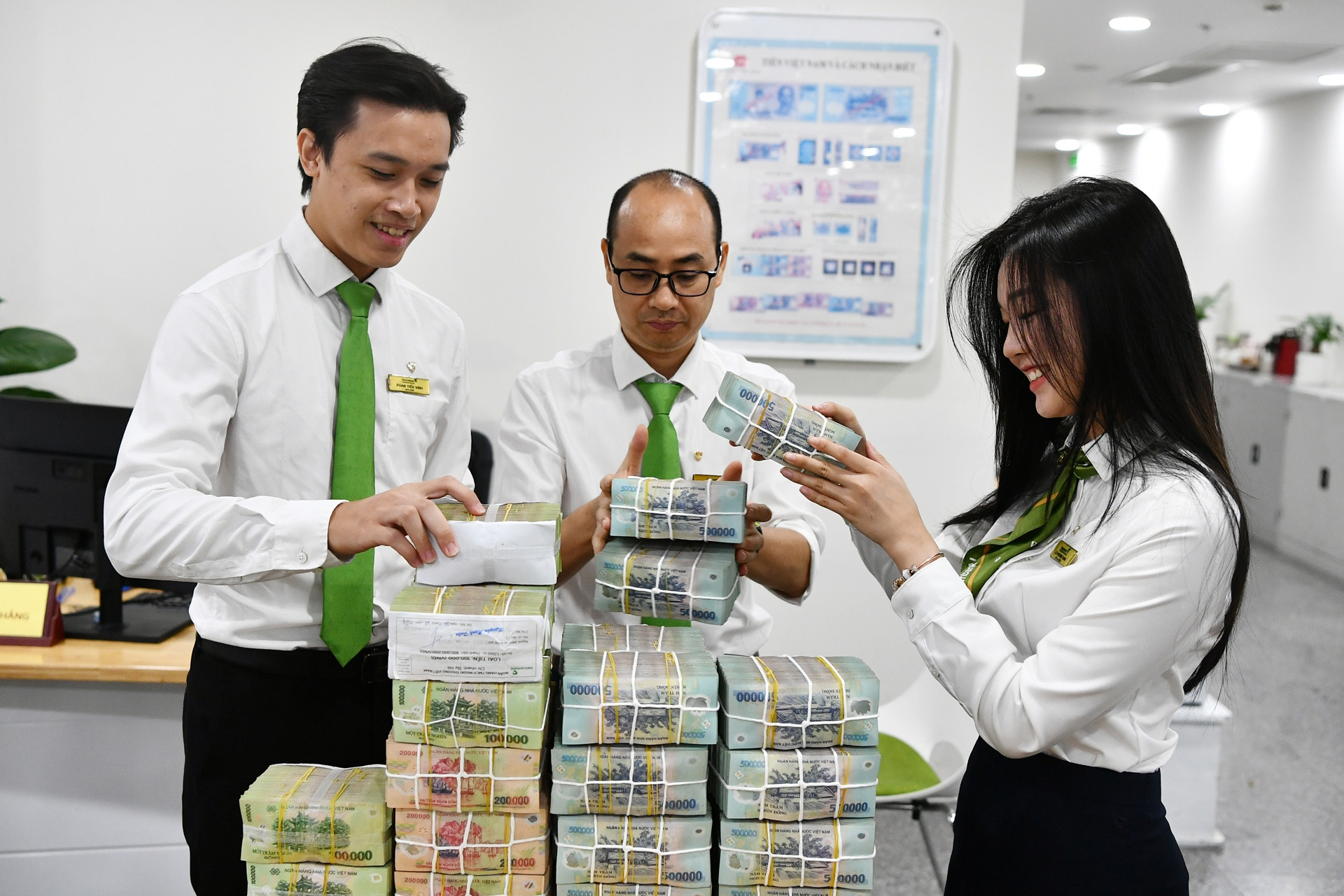 Giữ giá tiền đồng