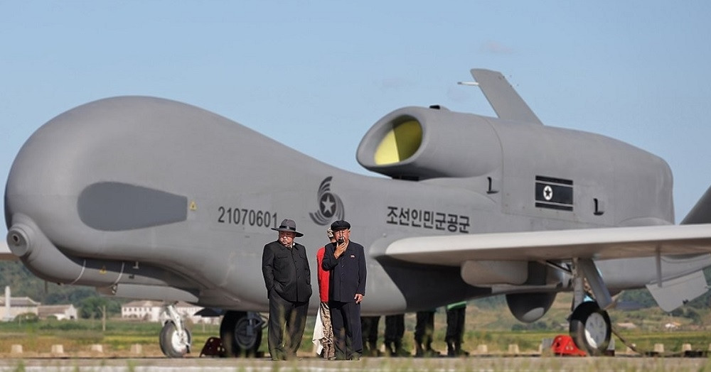 Hình ảnh nhà lãnh đạo Triều Tiên Kim Jong Un thị sát thử nghiệm UAV tấn công