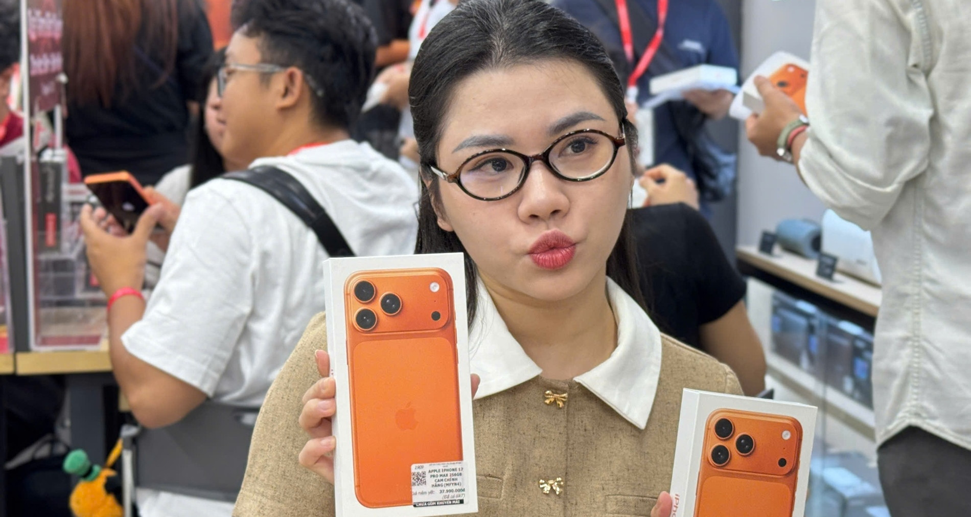 iPhone 17 bắt đầu đến tay người dùng Việt Nam