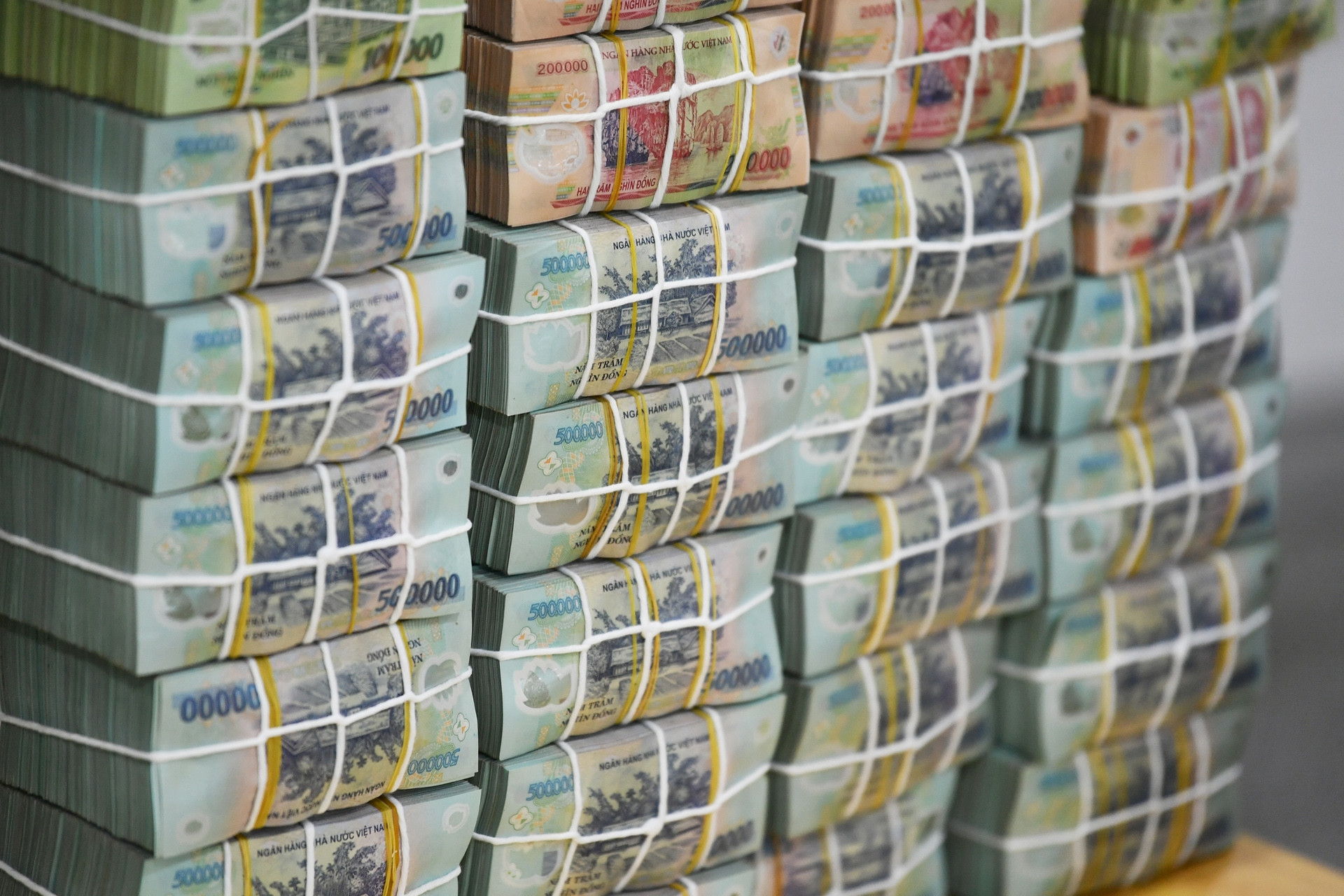 Lãi suất ngân hàng hôm nay 19/9/2025: Nhà băng huy động vốn trả lãi suất 7%/năm