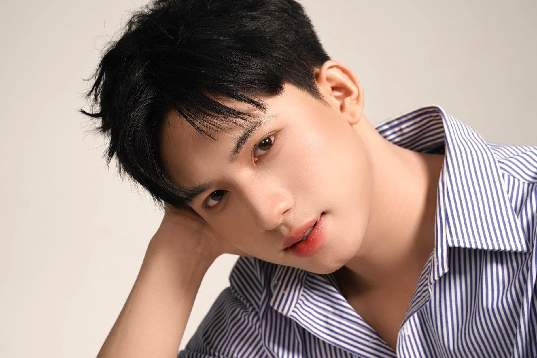 Nam sinh từng 'gây sốt' vì điển trai, tốt nghiệp loại giỏi ngành Sư phạm Văn