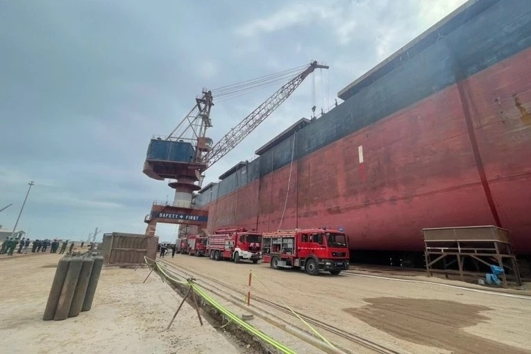 Nặng gánh nợ nần, đơn vị liên quan Tổng công ty Hàng hải bị rao bán tàu hơn 100 tỷ