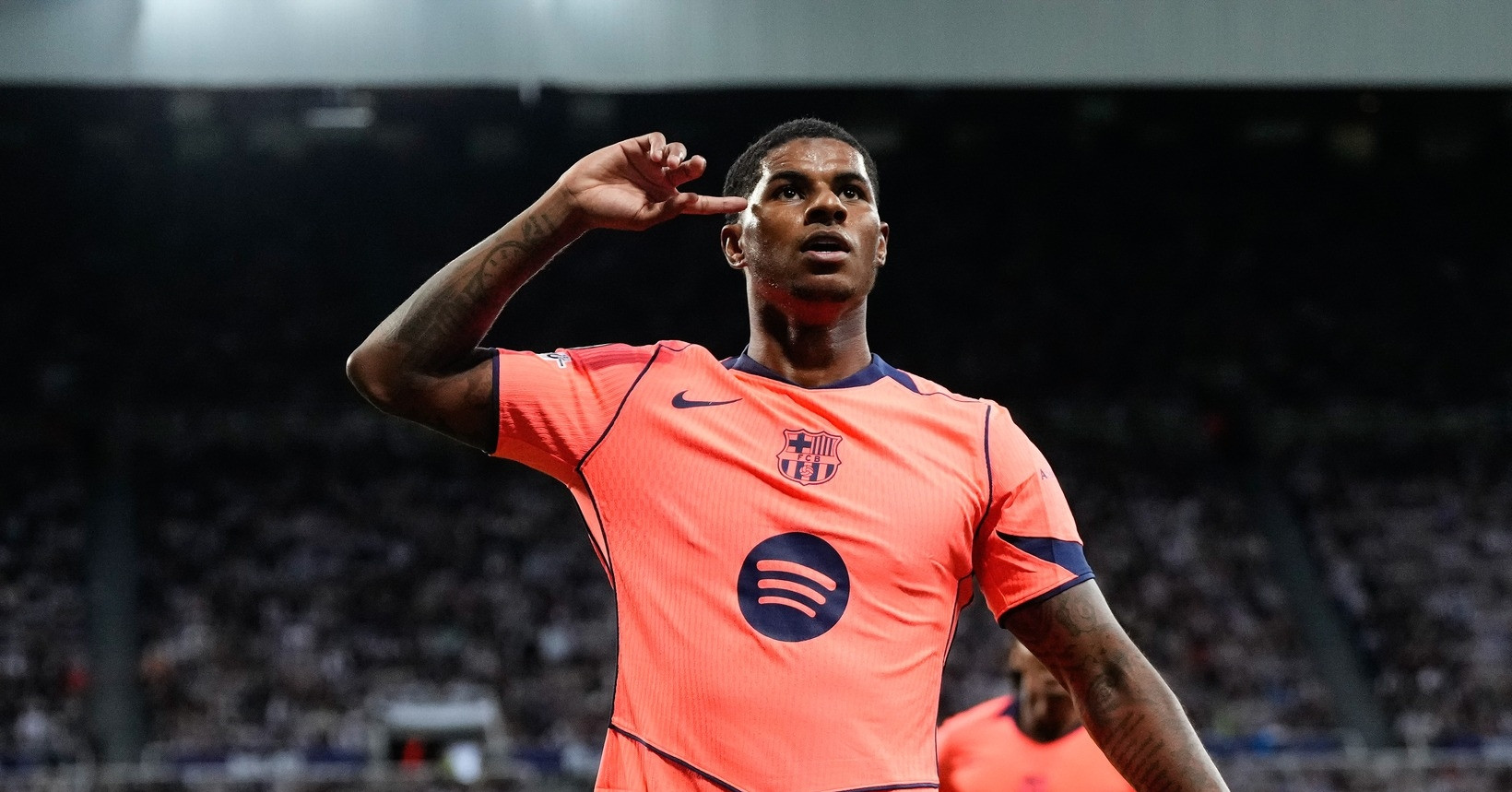 Rashford hóa người hùng, Barca thắng nghẹt thở Newcastle