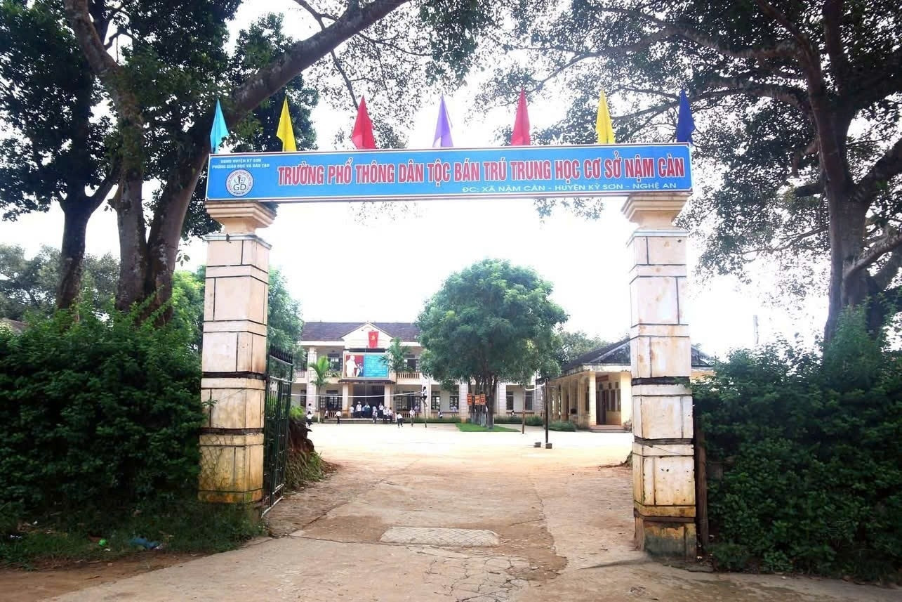 Nữ giáo viên mắc ung thư được đưa về lại trường cũ sau thời gian biệt phái