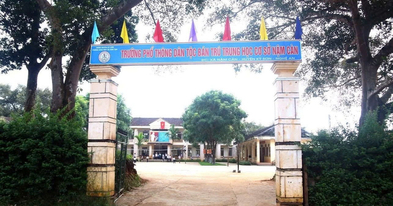 Nữ giáo viên mắc ung thư được đưa về lại trường cũ sau thời gian biệt phái