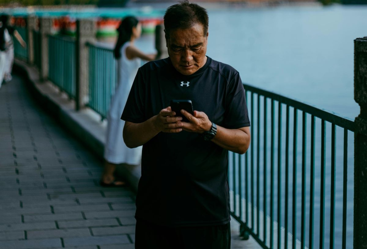 Ông bố chi đậm để được con gái nhắn tin hằng ngày khi vào đại học