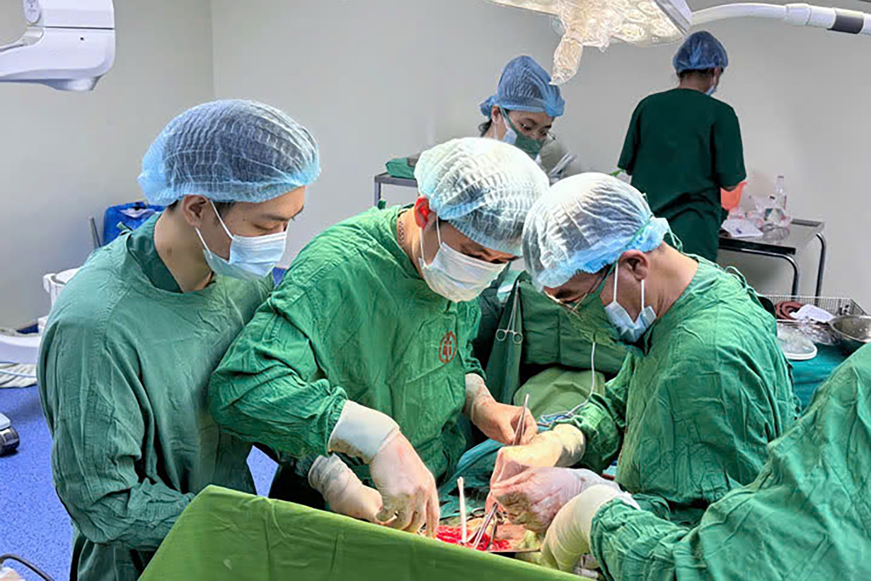 Thiếu niên 16 tuổi bị vỡ gan, dập túi mật do tai nạn giao thông