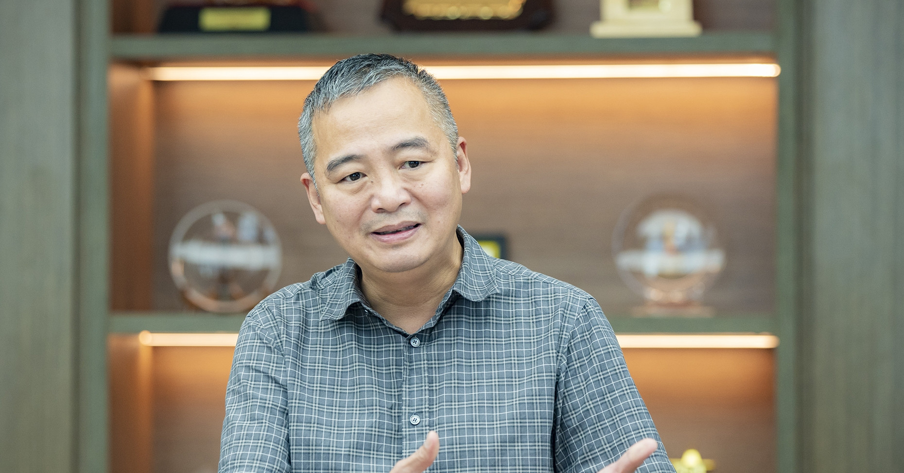 Từ đề xuất của PGS Nguyễn Lân Hiếu, Chủ tịch FPT triển khai máy khử rung tim tự động để cứu người