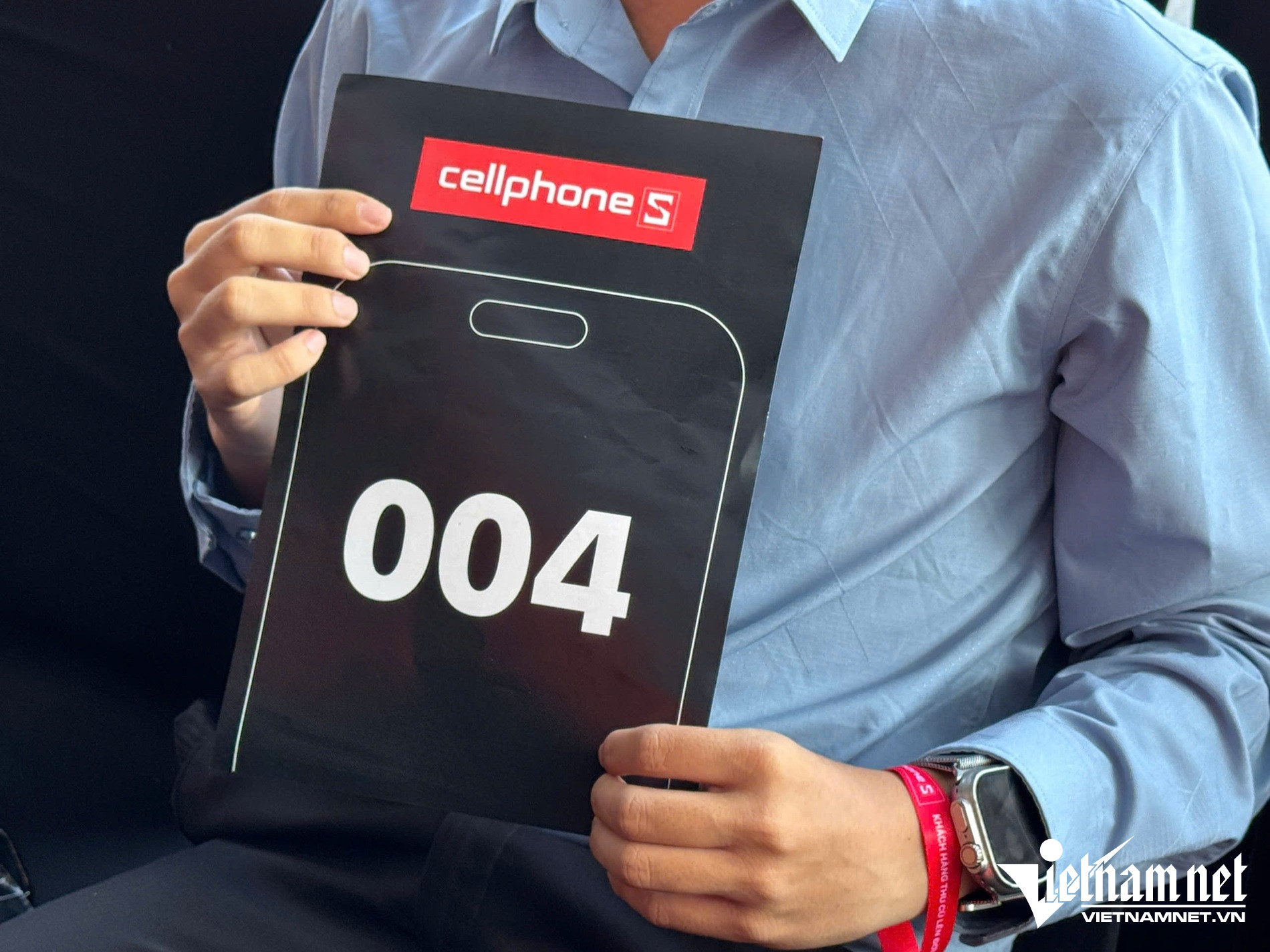 W-1909 cellphones.jpg