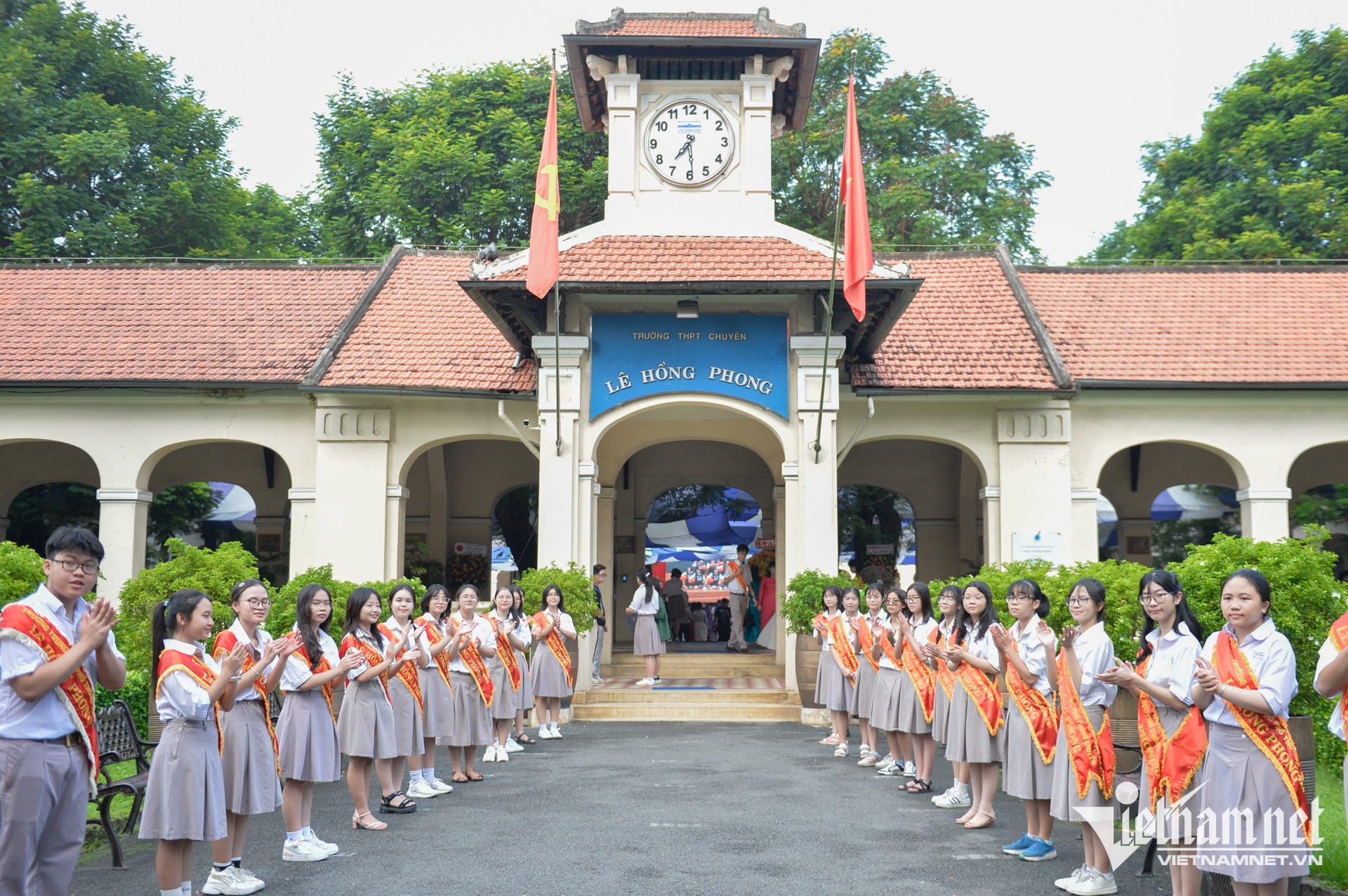 W-học sinh, lớp 12 30.jpg