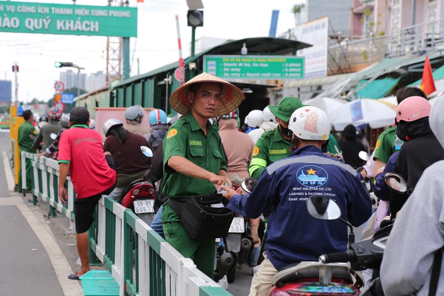 60.000 khách đi phà vào TPHCM, giám đốc xí nghiệp chỉ đạo làm một việc khẩn