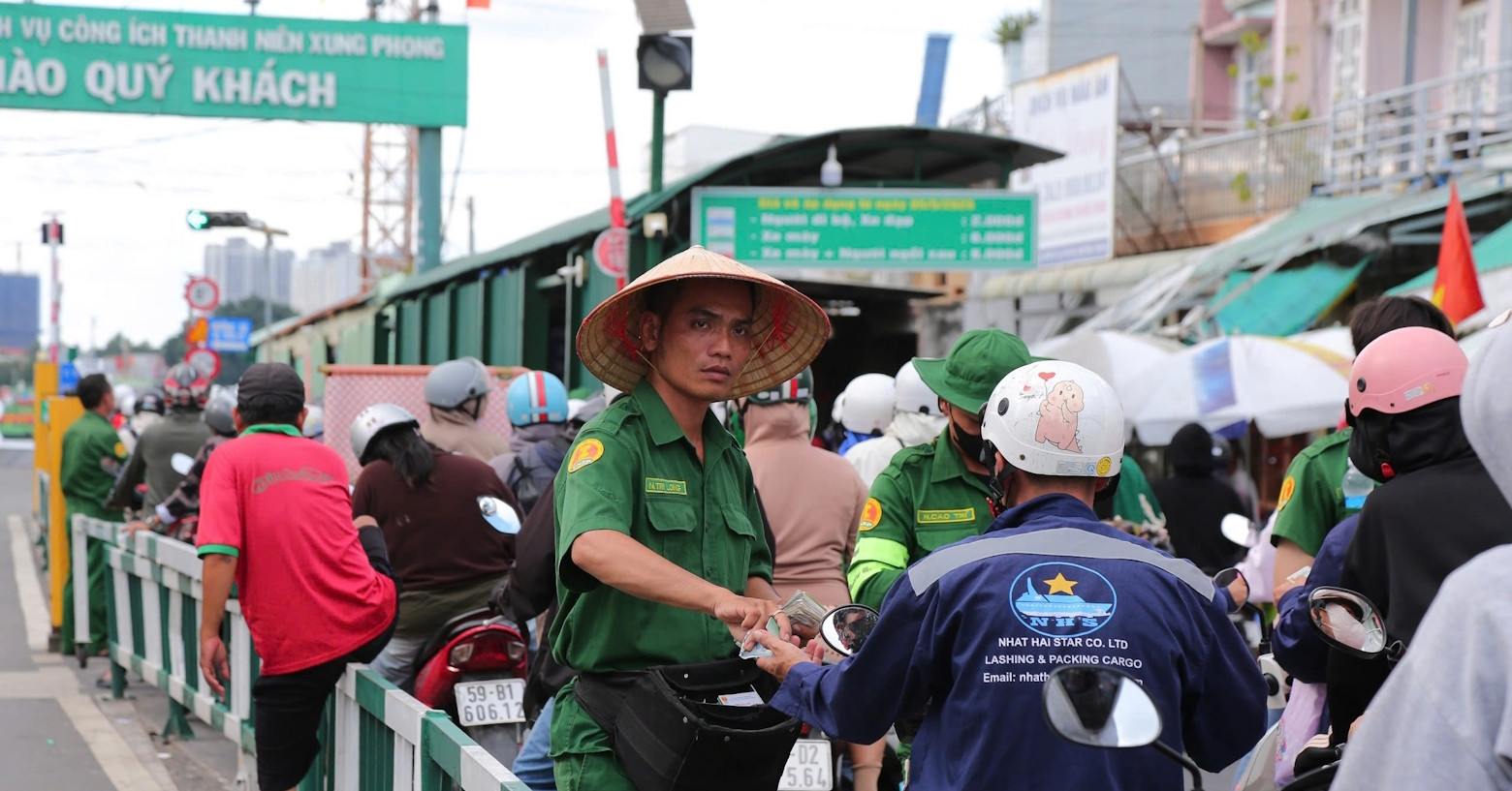60.000 khách đi phà vào TPHCM, giám đốc xí nghiệp chỉ đạo làm một việc khẩn