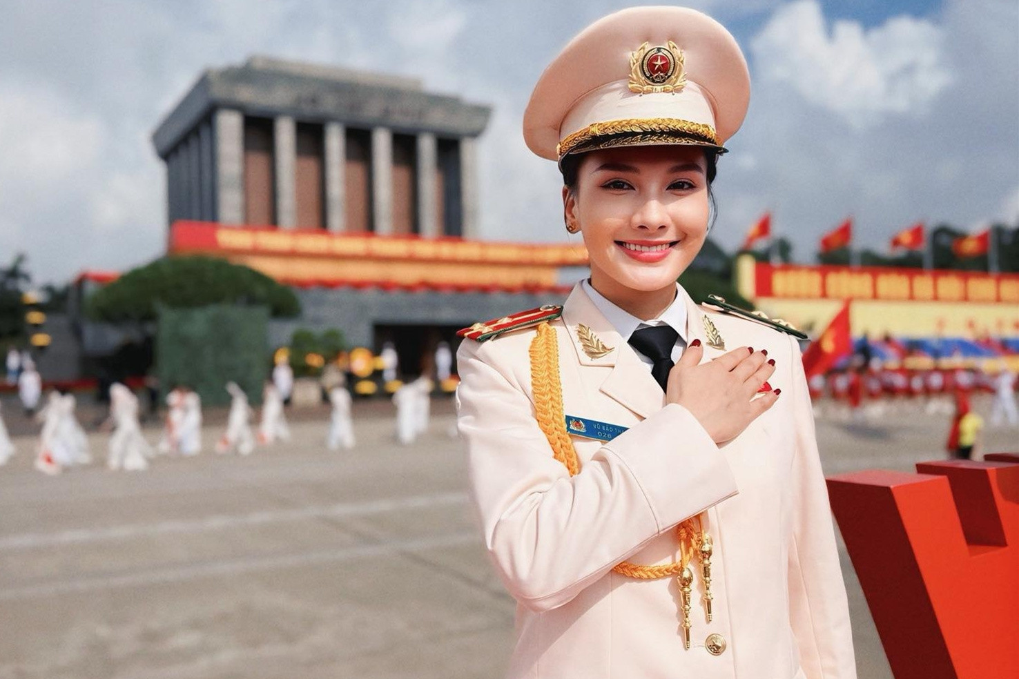 Bảo Thanh trong màu áo công an, Cục trưởng Xuân Bắc cười tươi giữa dàn nghệ sĩ