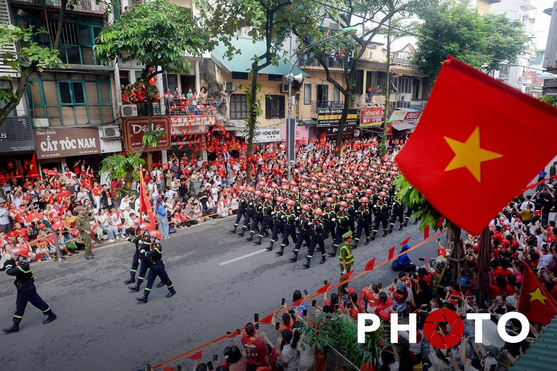 Bước chân người lính trong vòng tay triệu người ngày Tết Độc lập