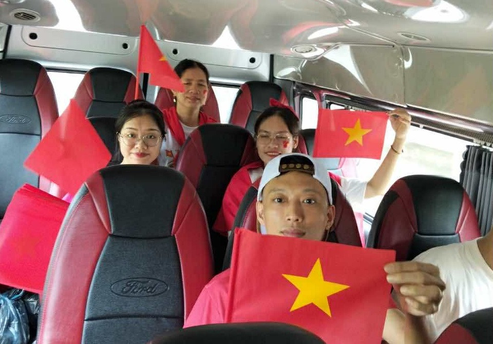 Đoàn chị Hương.jpg