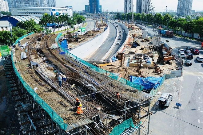 'Gác' lại sum vầy, thi công xuyên lễ tại nút giao phức tạp bậc nhất TPHCM