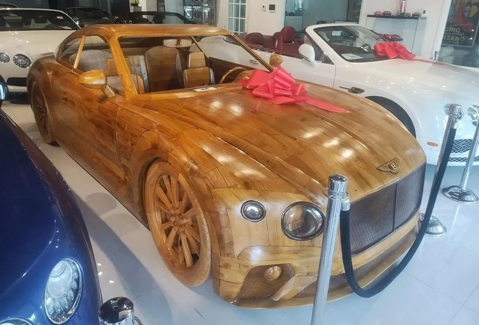 Giật mình trước giá bán tiền tỷ của xe sang Bentley Continental GT làm bằng gỗ