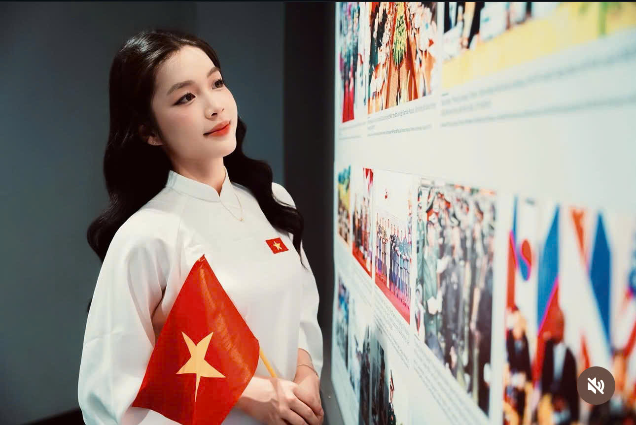 Xuân Son, Duy Mạnh có hành động ý nghĩa trong ngày 2/9 ha kieu vy 4.jpg