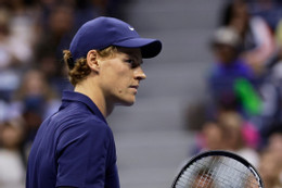 Jannik Sinner 'dạo chơi' lấy vé tứ kết US Open 2025