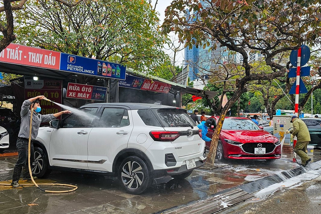 Mối nguy hiểm tiềm ẩn khi rửa xe ngoài tiệm mà nhiều người có thể chưa biết