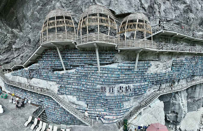 Thư viện hiểm trở nhất thế giới, lưu giữ kho tàng sách khổng lồ