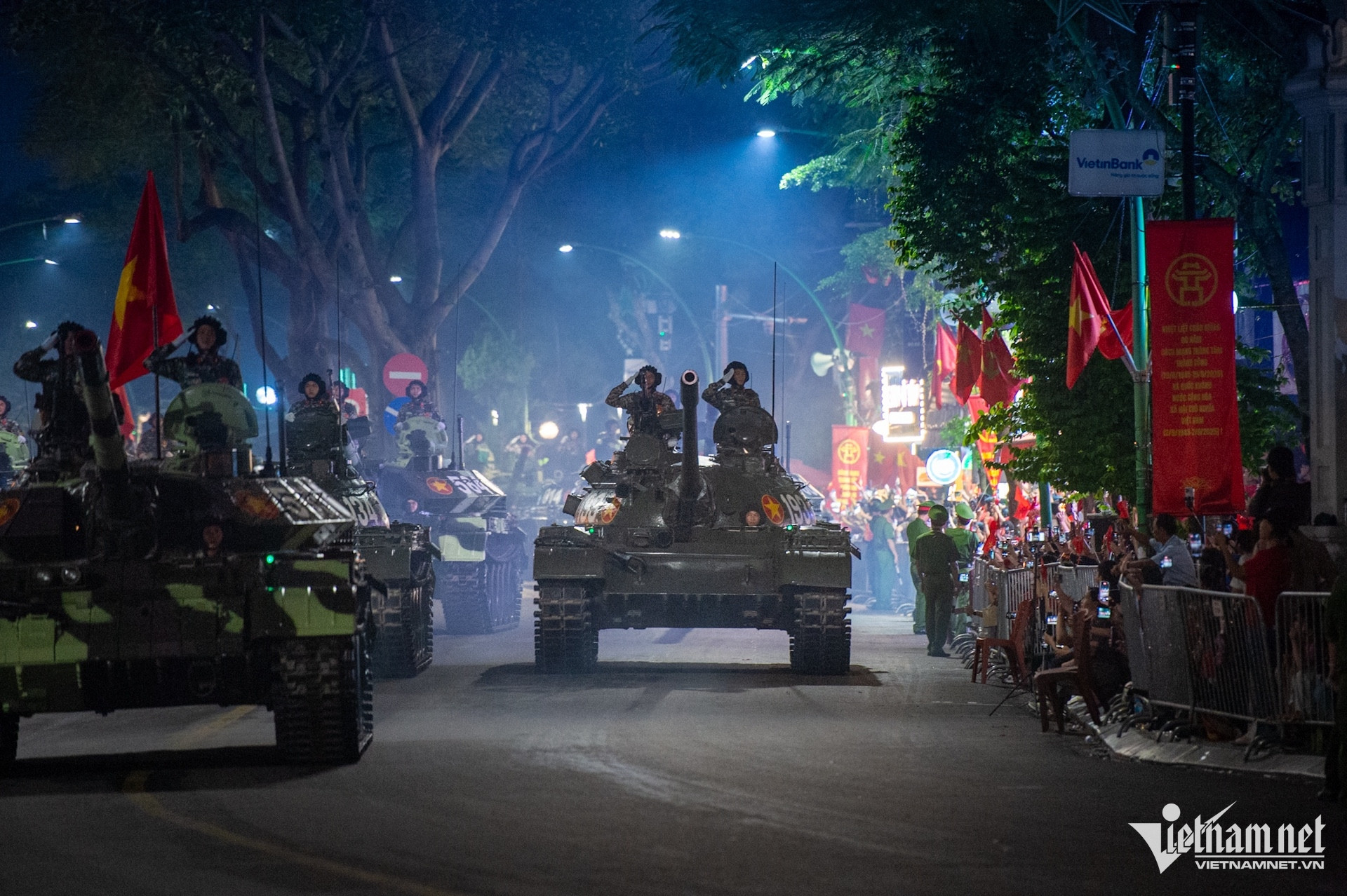 W-1 tăng thiết giáp .jpg