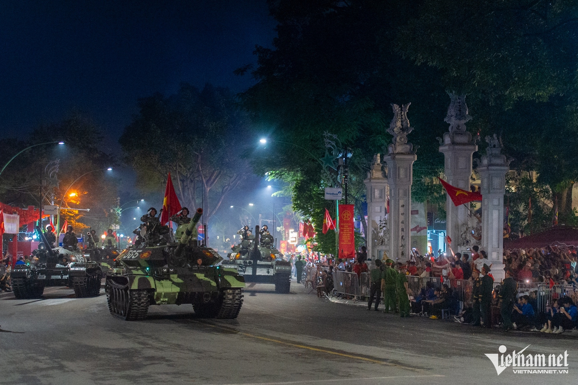 W-2 tăng thiết giáp .jpg