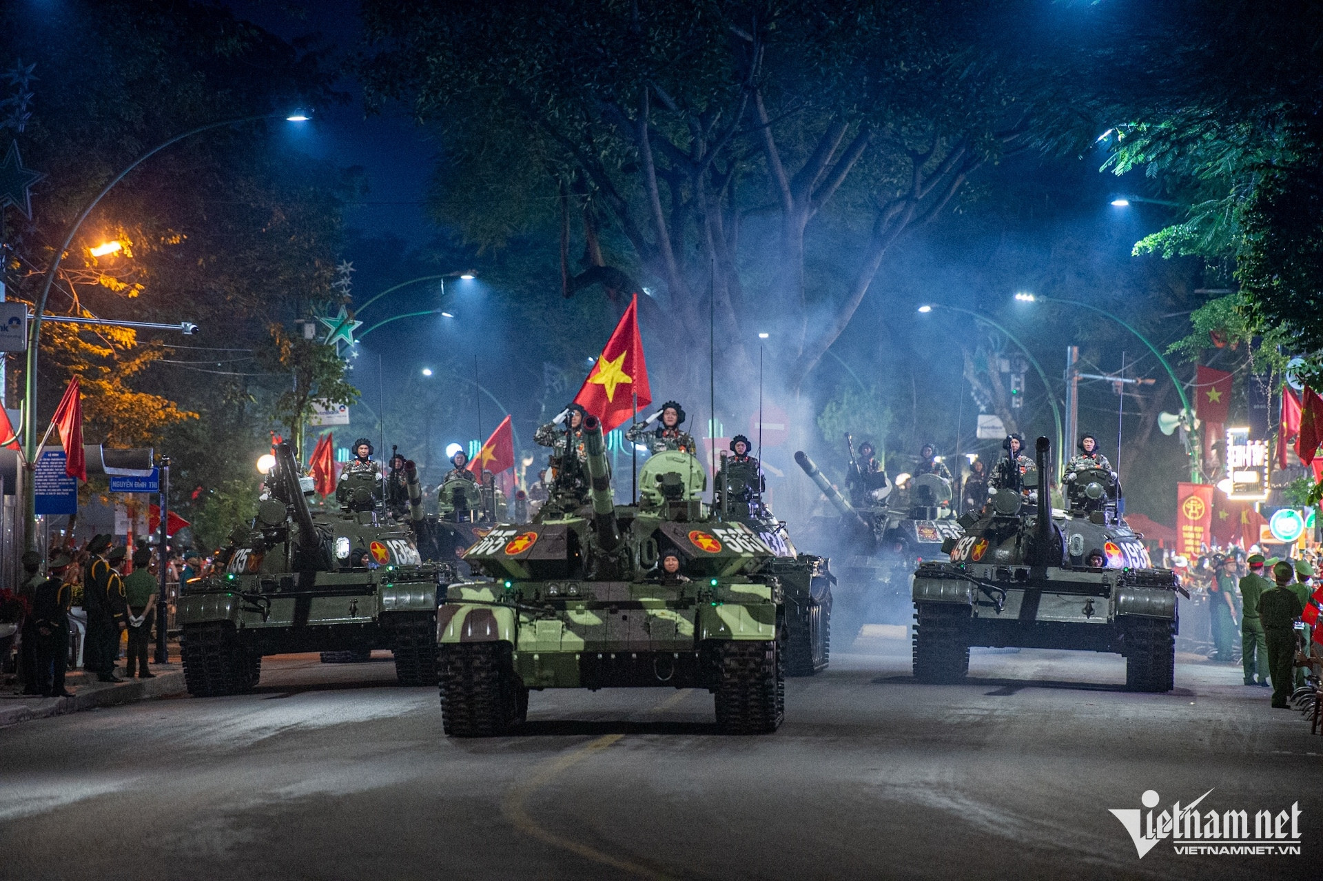 W-3  tăng thiết giáp .jpg