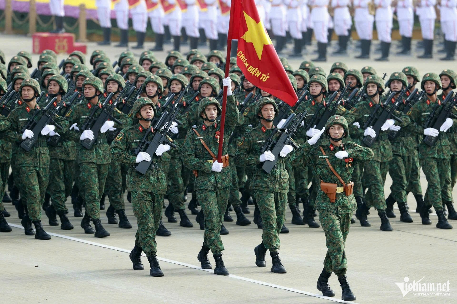 W-diễu binh.jpg
