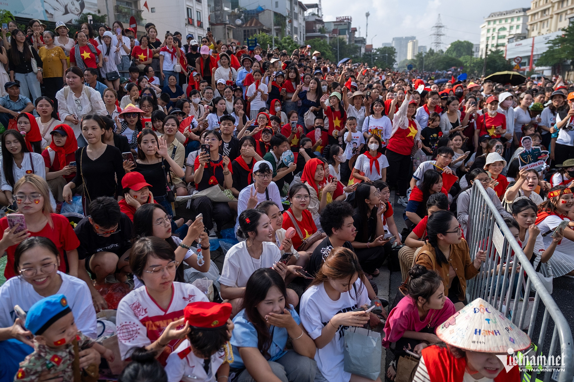 W-giao luu 2 9 10.jpg