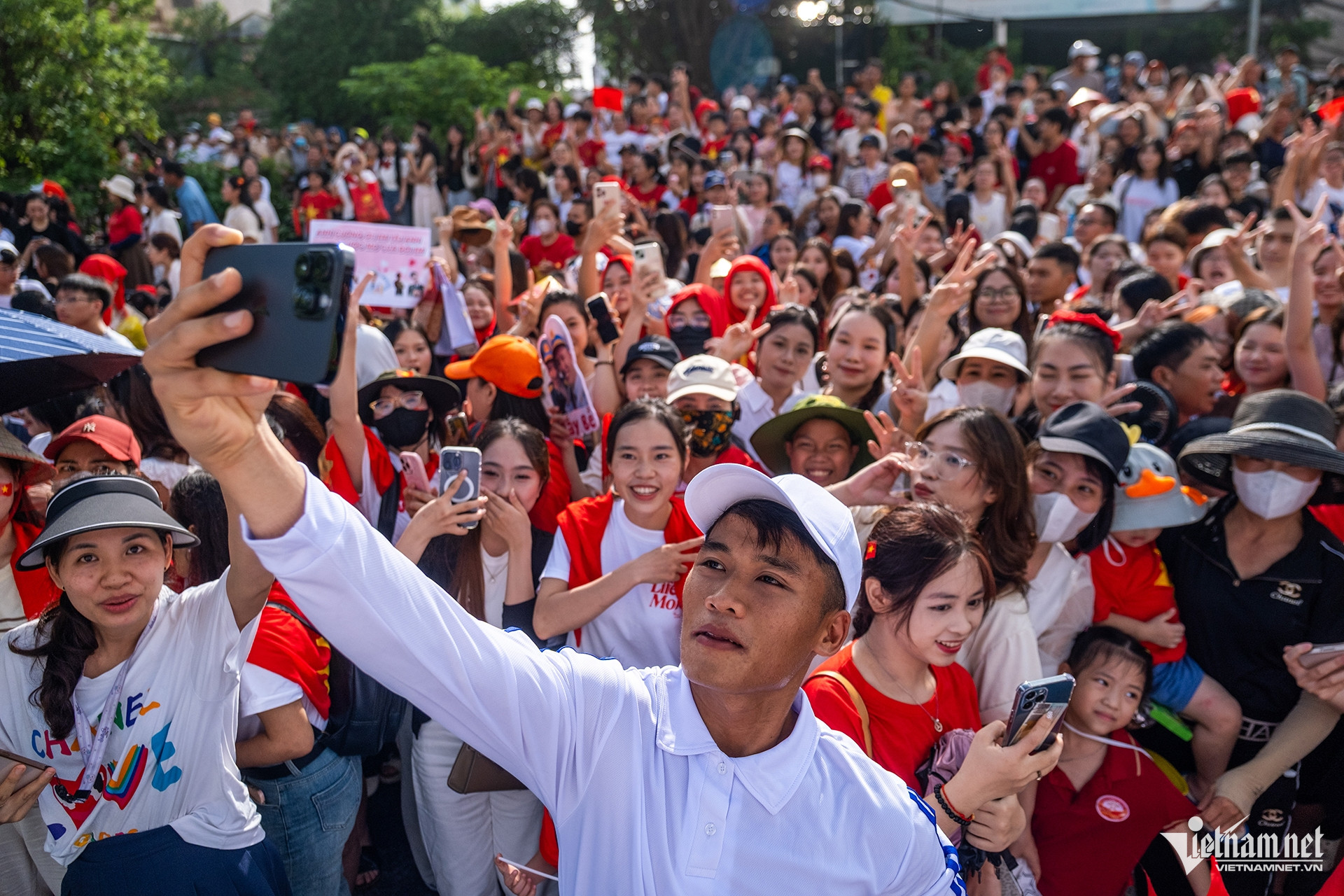 W-giao luu 2 9 12.jpg