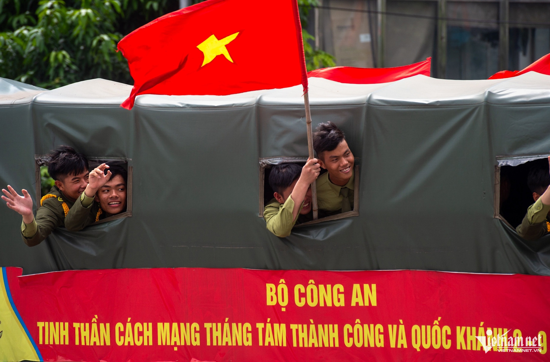W-giao luu 2 9 2.jpg