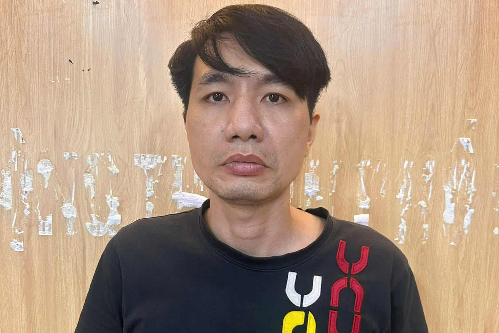 &amp;apos;Cay cú&amp;apos; vì bị xử phạt, người đàn ông phá hoại xe CSGT