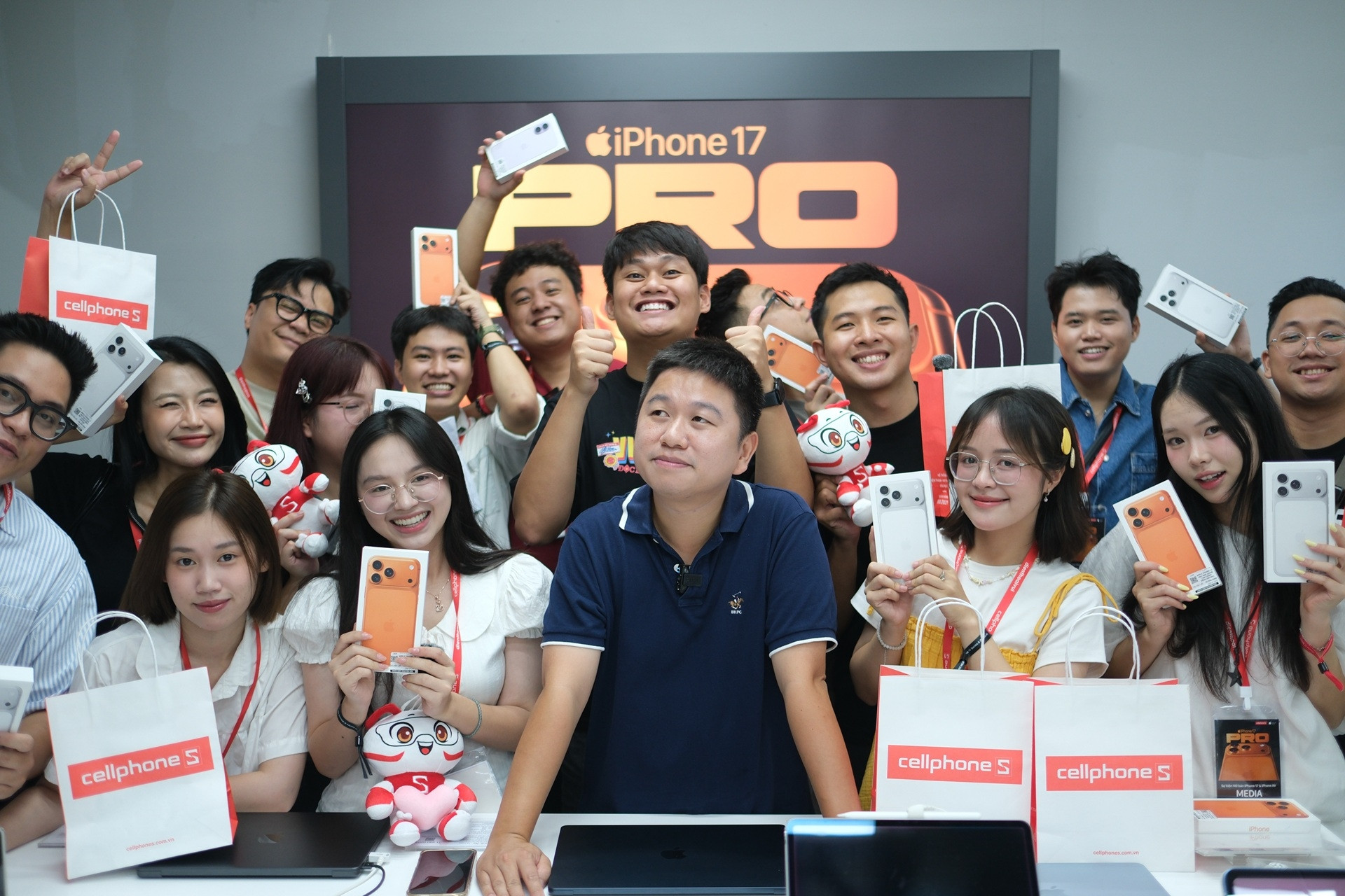 CellphoneS: 20.000 khách nhận iPhone 17 và iPhone Air cùng ngày mở bán tại Mỹ