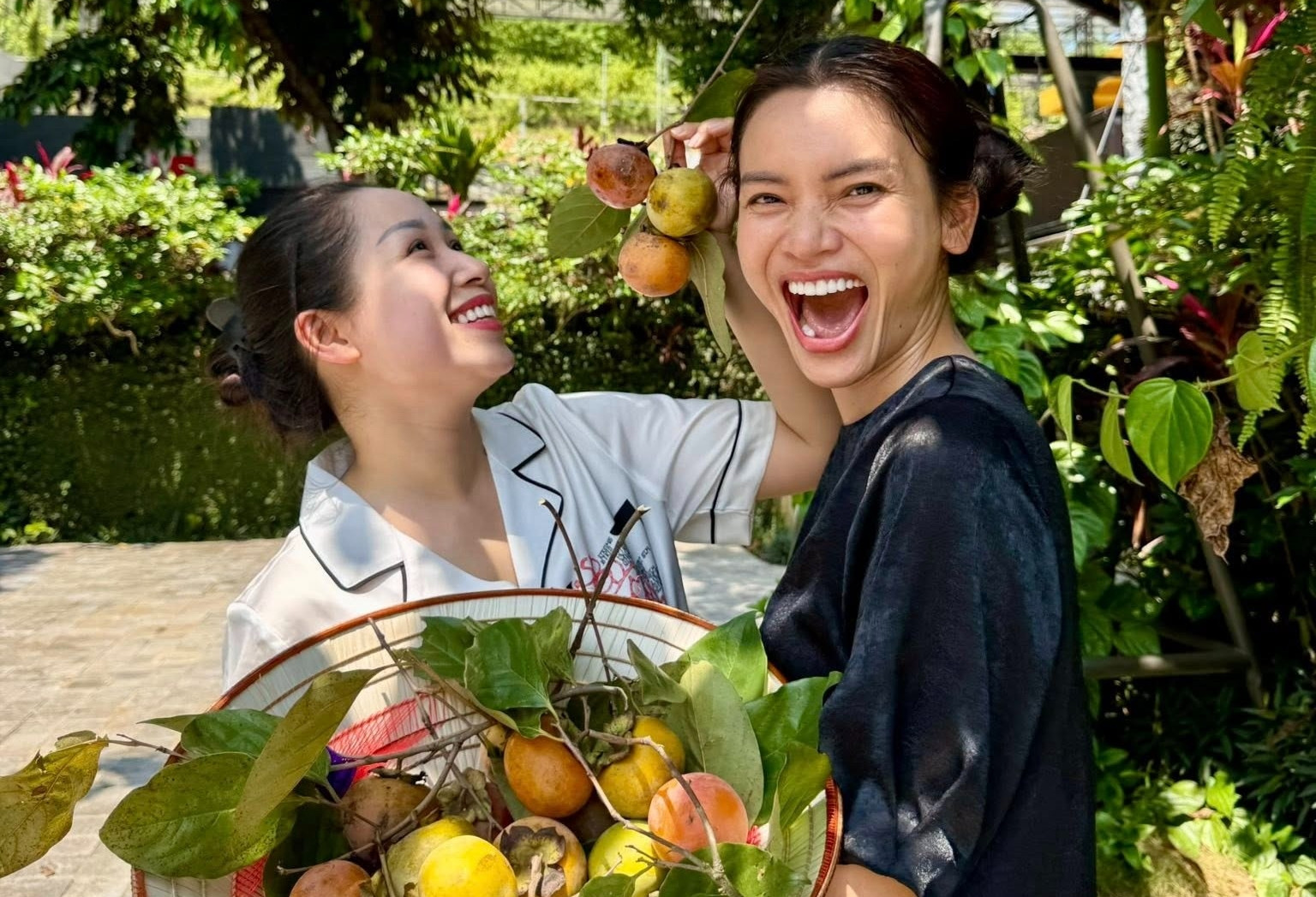 Chồng chủ tịch nói lời mật ngọt với hoa hậu Đỗ Mỹ Linh, NSND Phạm Phương Thảo được mùa