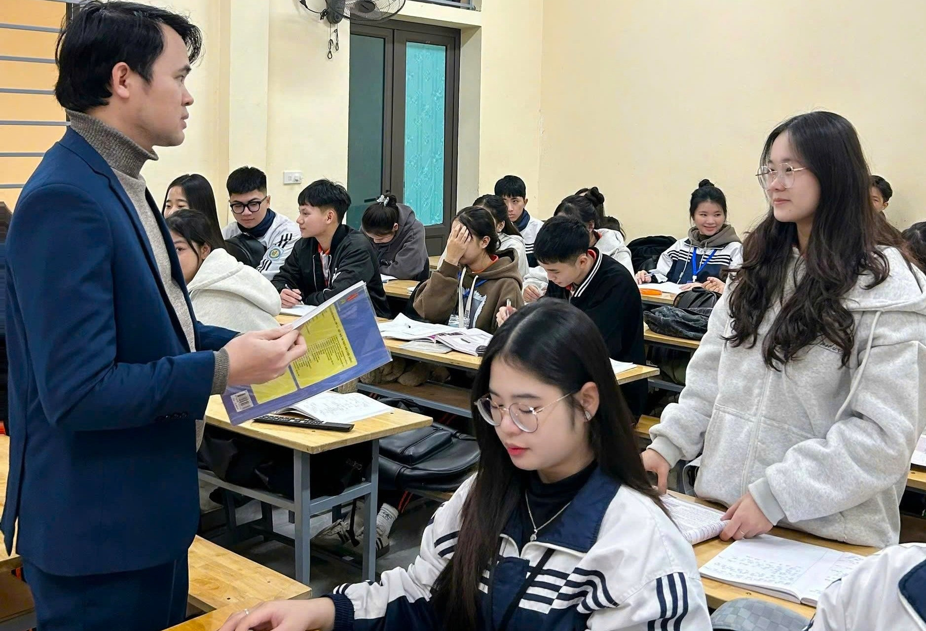 'Đừng để học trò nghĩ có mắc lỗi gì, cùng lắm cũng chỉ phải viết kiểm điểm'