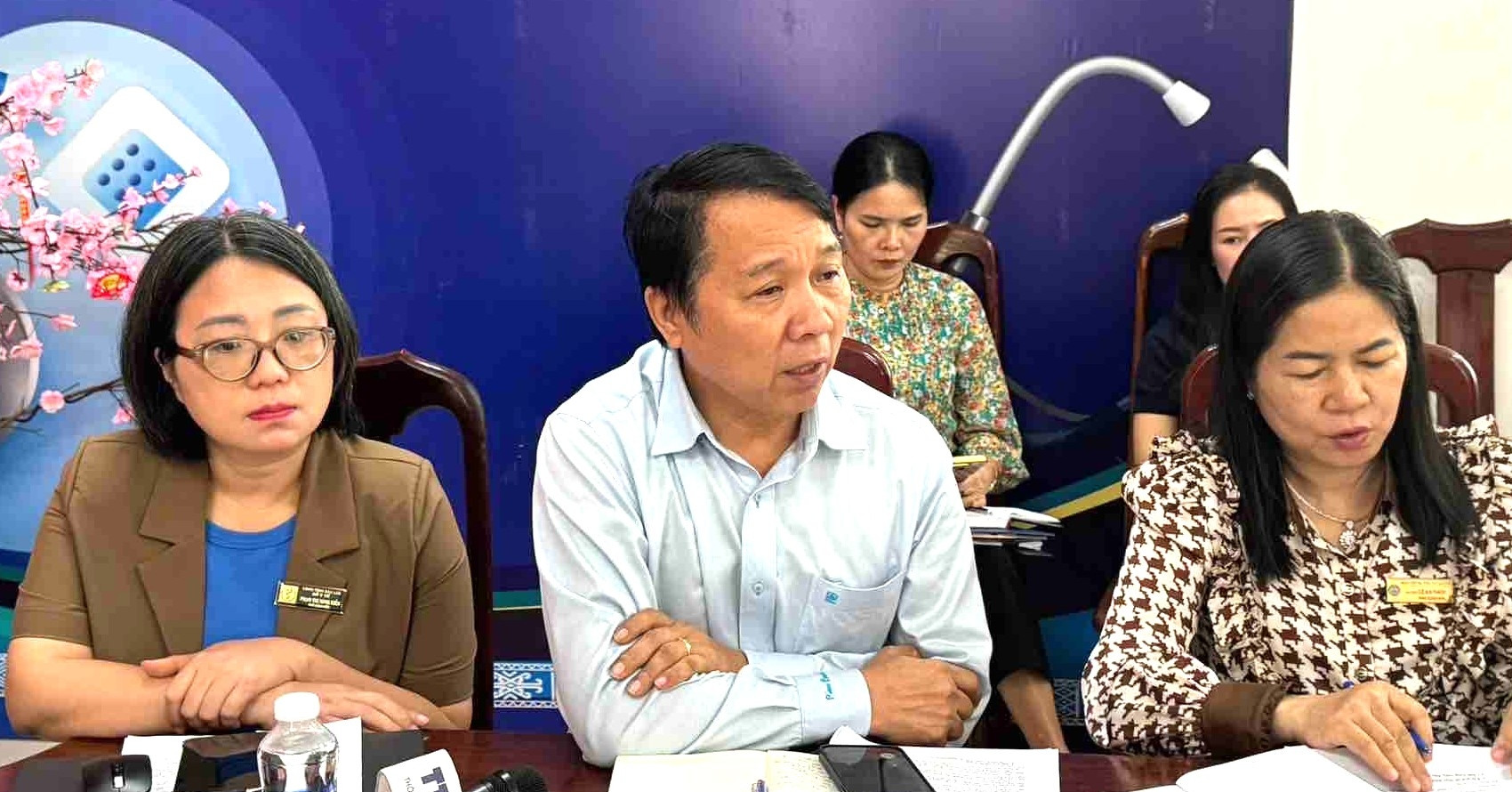 Giám đốc bệnh viện trần tình về phút bật khóc vụ 255 bệnh nhân tán sỏi dù máy hỏng