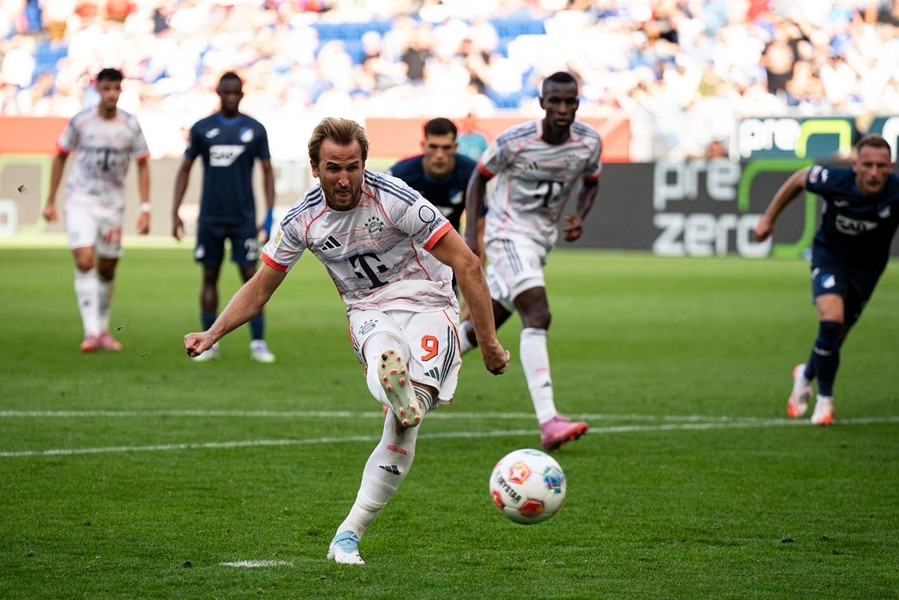 Harry Kane nổ hat-trick, Bayern Munich 'dạo chơi' lấy 3 điểm
