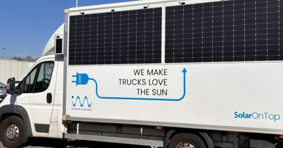 Không lo về giá điện, ô tô gắn hệ thống điện mặt trời chạy bon bon trên phố