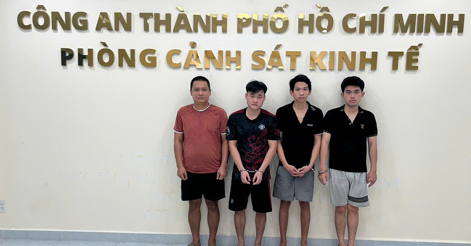 Lộ danh tính nhóm sang chiết hóa chất thành nước giặt giả quy mô lớn ở TPHCM