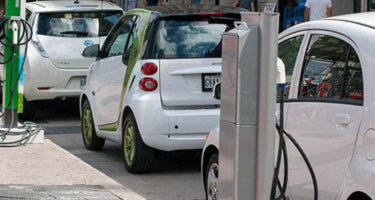 Người Việt ở Canada thắp lửa cho giấc mơ ô tô điện