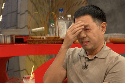 'Ông hoàng phòng vé' Thái Hoà toát mồ hôi kể hậu trường vào vai không tặc máu lạnh