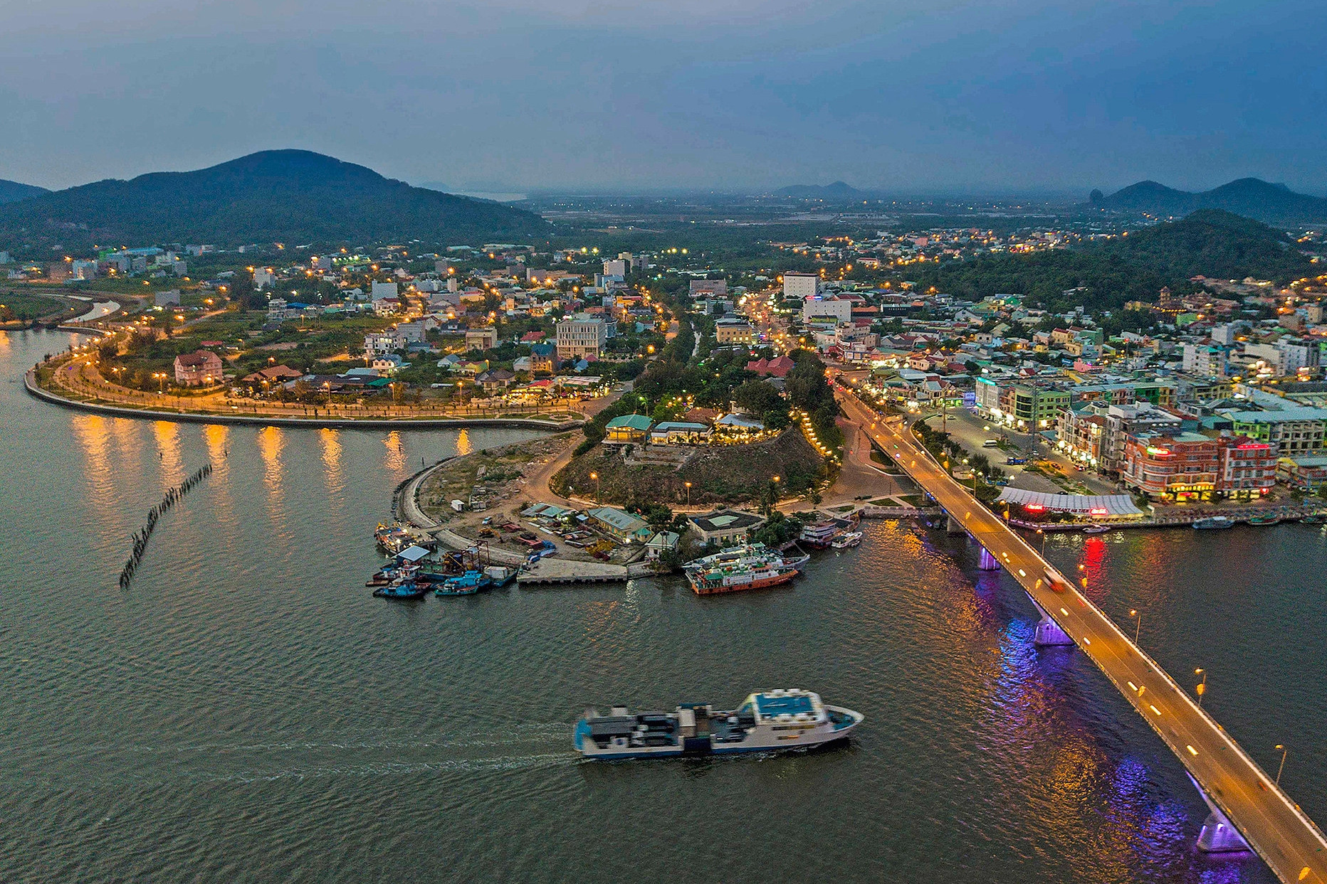 Phường nào đông dân nhất cả nước, không phải ở Hà Nội hay TPHCM?