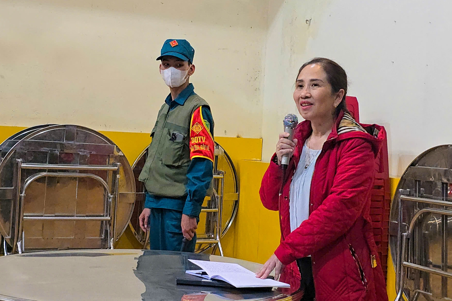 Sau vụ tố thực phẩm kém chất lượng, Trường tiểu học bất ngờ tạm dừng bữa ăn bán trú