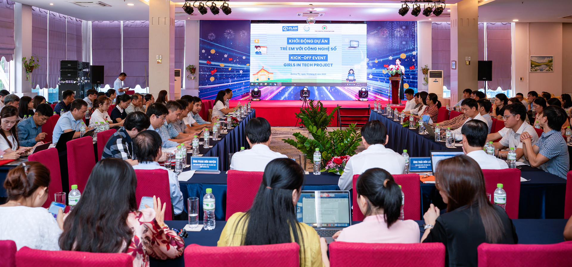 tre em voi cong nghe so.jpg